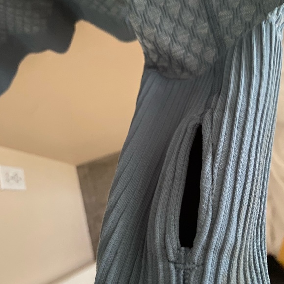 Lululemon athletic long sleeve top - Picture 4 of 6